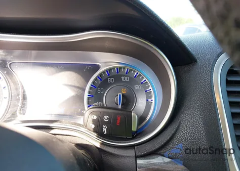 2015 Chrysler 300 Limited из США, поврежденный, VIN 2C3CCAAG2FH930318